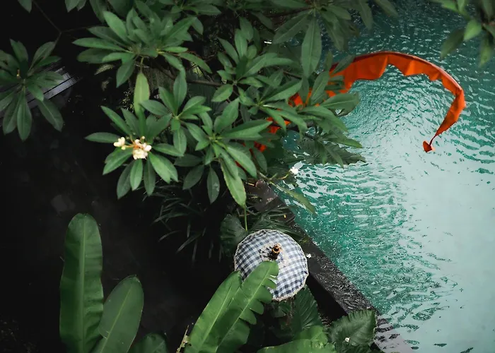 Fourteen Roses Hotel, Legian